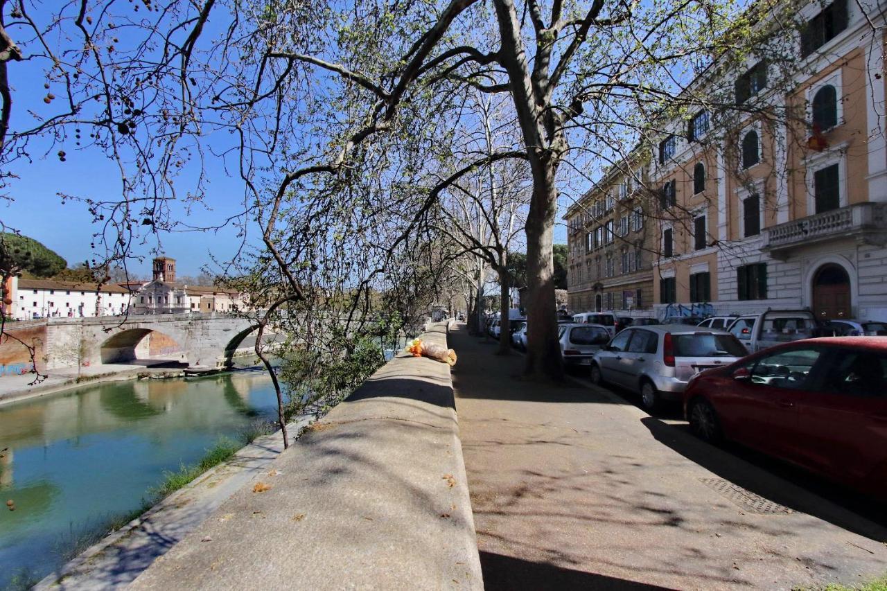 4Bnb - Tiberina Spacious Apartment Rome Luaran gambar