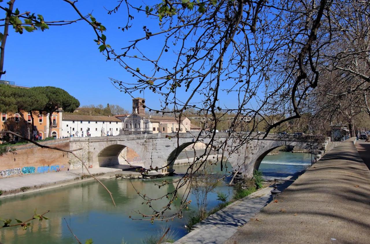 4Bnb - Tiberina Spacious Apartment Rome Luaran gambar